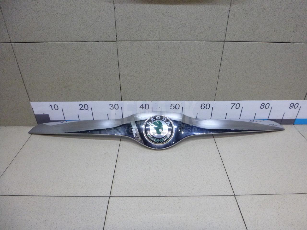 Молдинг капота 5L0853633 VAG