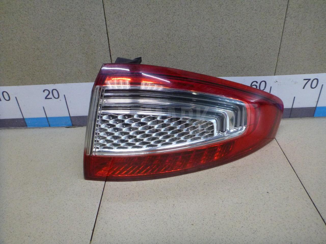 Фонарь задний наружный правый 1767491 Ford