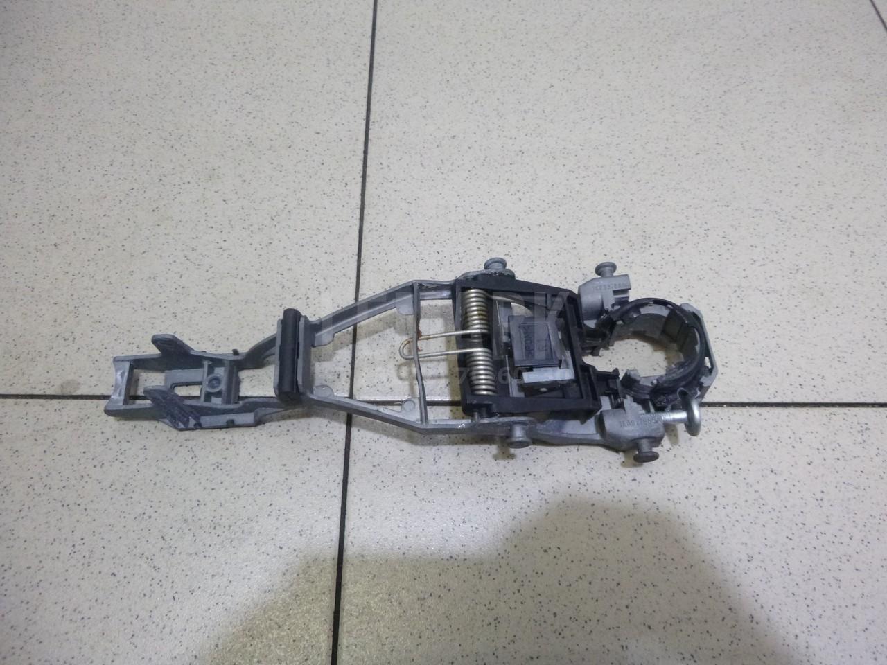 Кронштейн ручки 1Z0839886A VAG