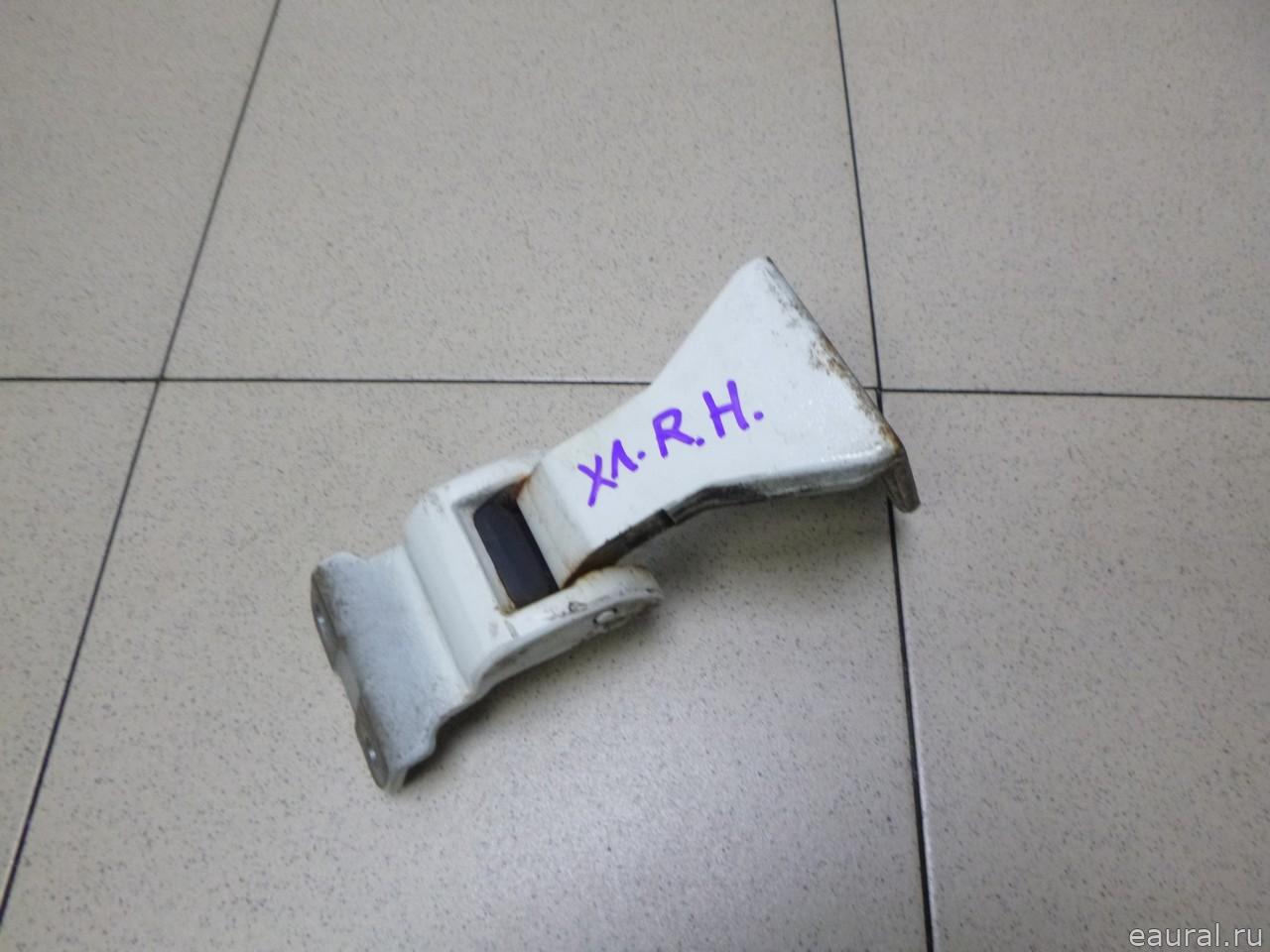 Петля двери багажника нижняя