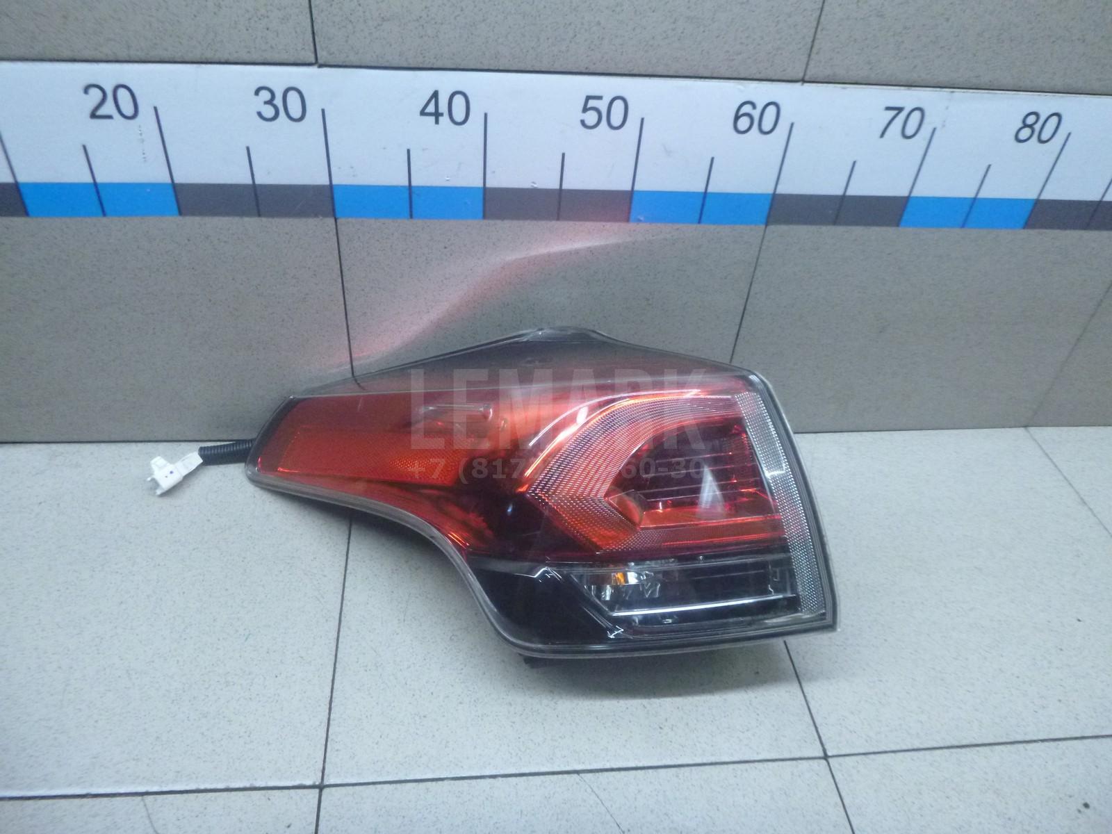 Фонарь задний наружный левый 8156142201 Toyota