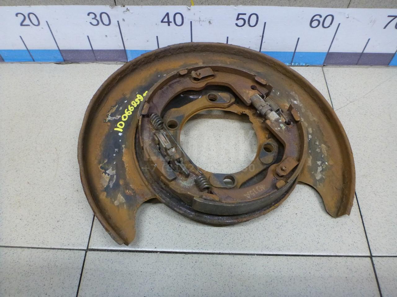 Щит опорный задний правый 582702W000 Hyundai-Kia