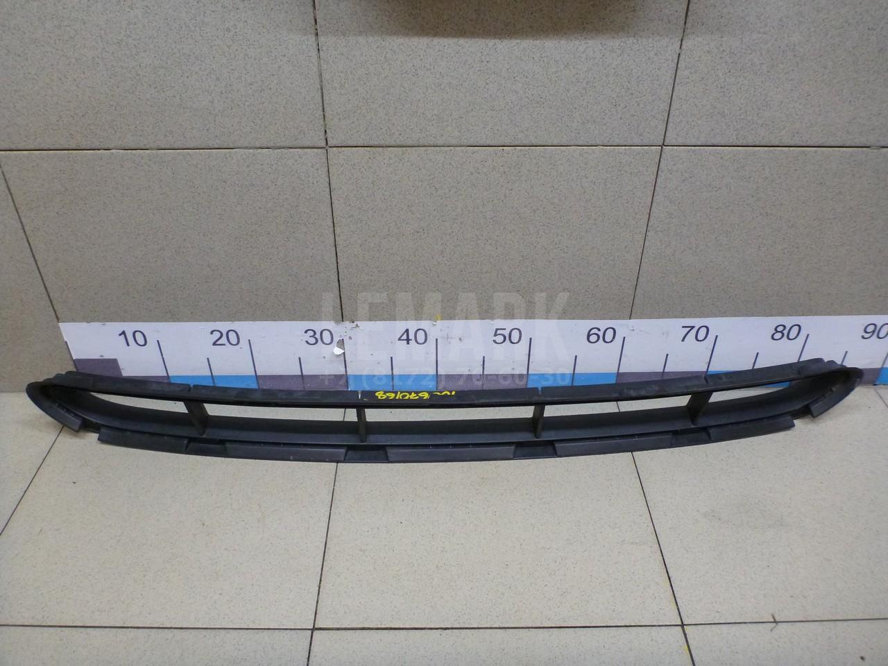 Решетка в бампер центральная 865222P500 Hyundai-Kia