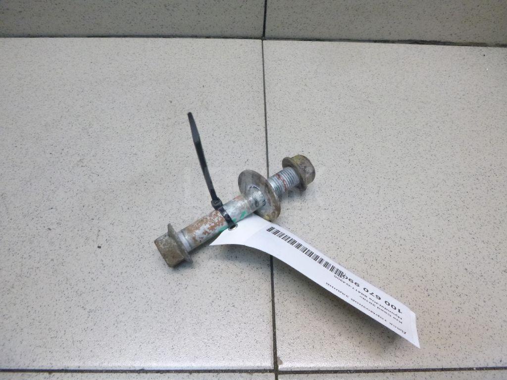 Болт переднего рычага 626172B000 Hyundai-Kia