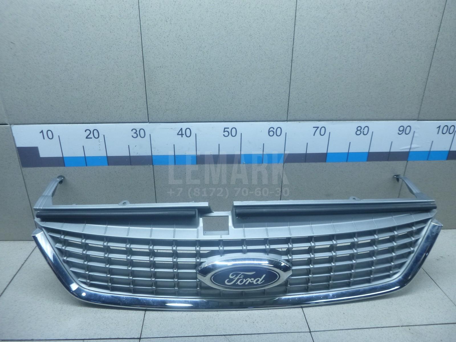 Решетка радиатора 1509636 Ford