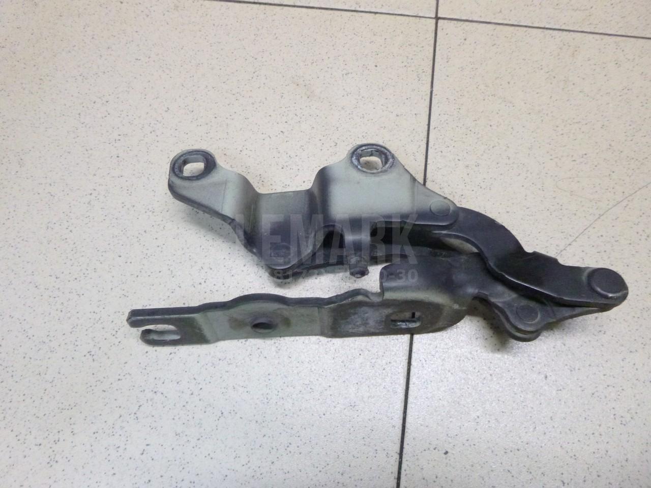 Петля капота правая для  Audi