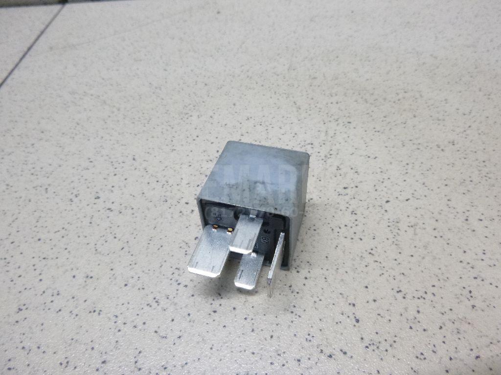 Реле 13306943 GM