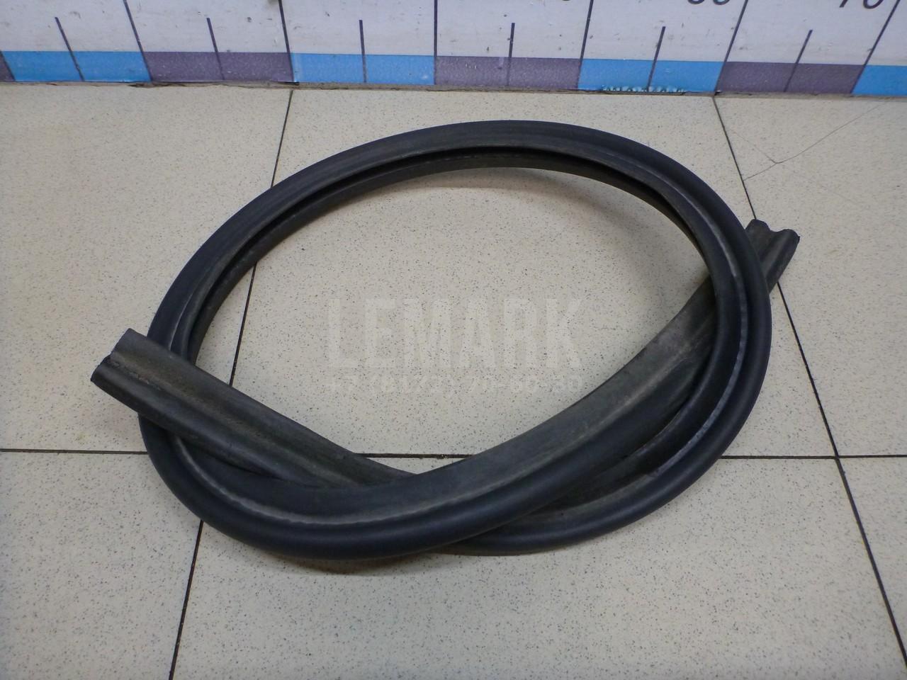 Уплотнитель капота 5J0823723 VAG
