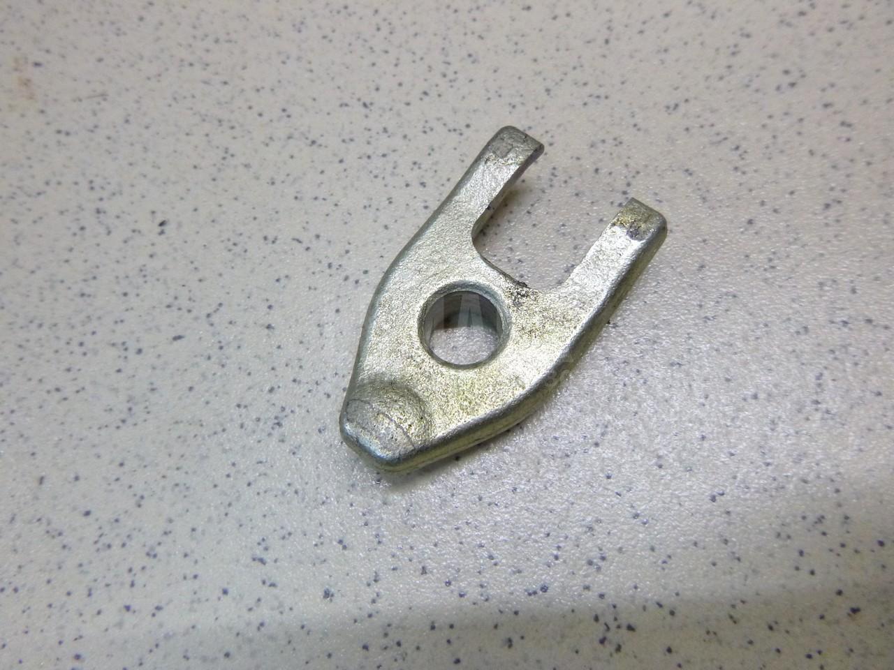 Кронштейн форсунки 1661000Q0A Nissan