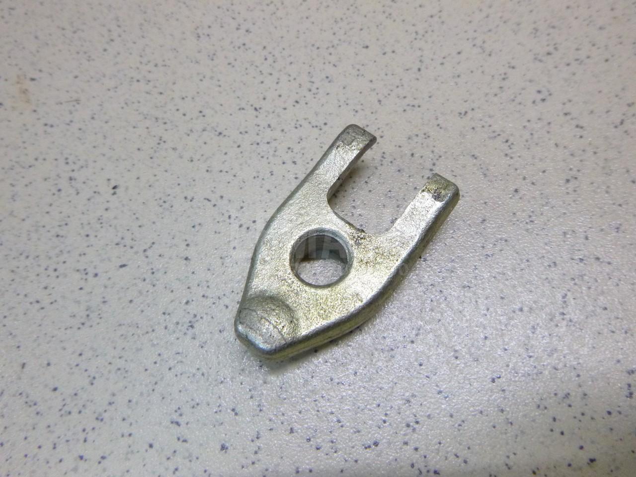 Кронштейн форсунки 1661000Q0A Nissan