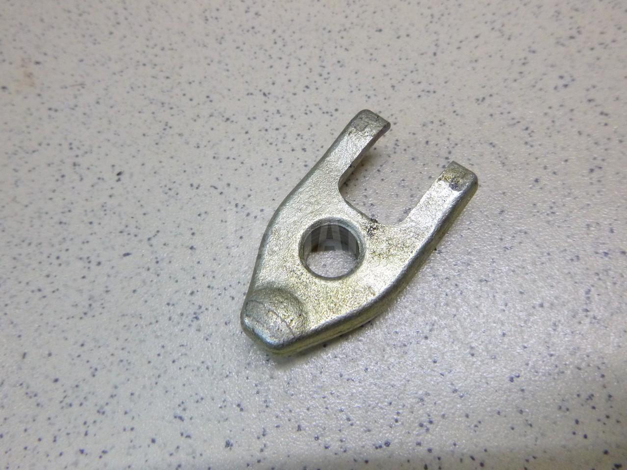 Кронштейн форсунки 1661000Q0A Nissan