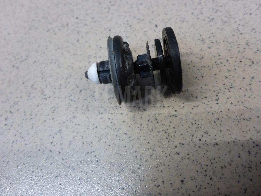 Крепеж (клоп) 7L6868243 VAG