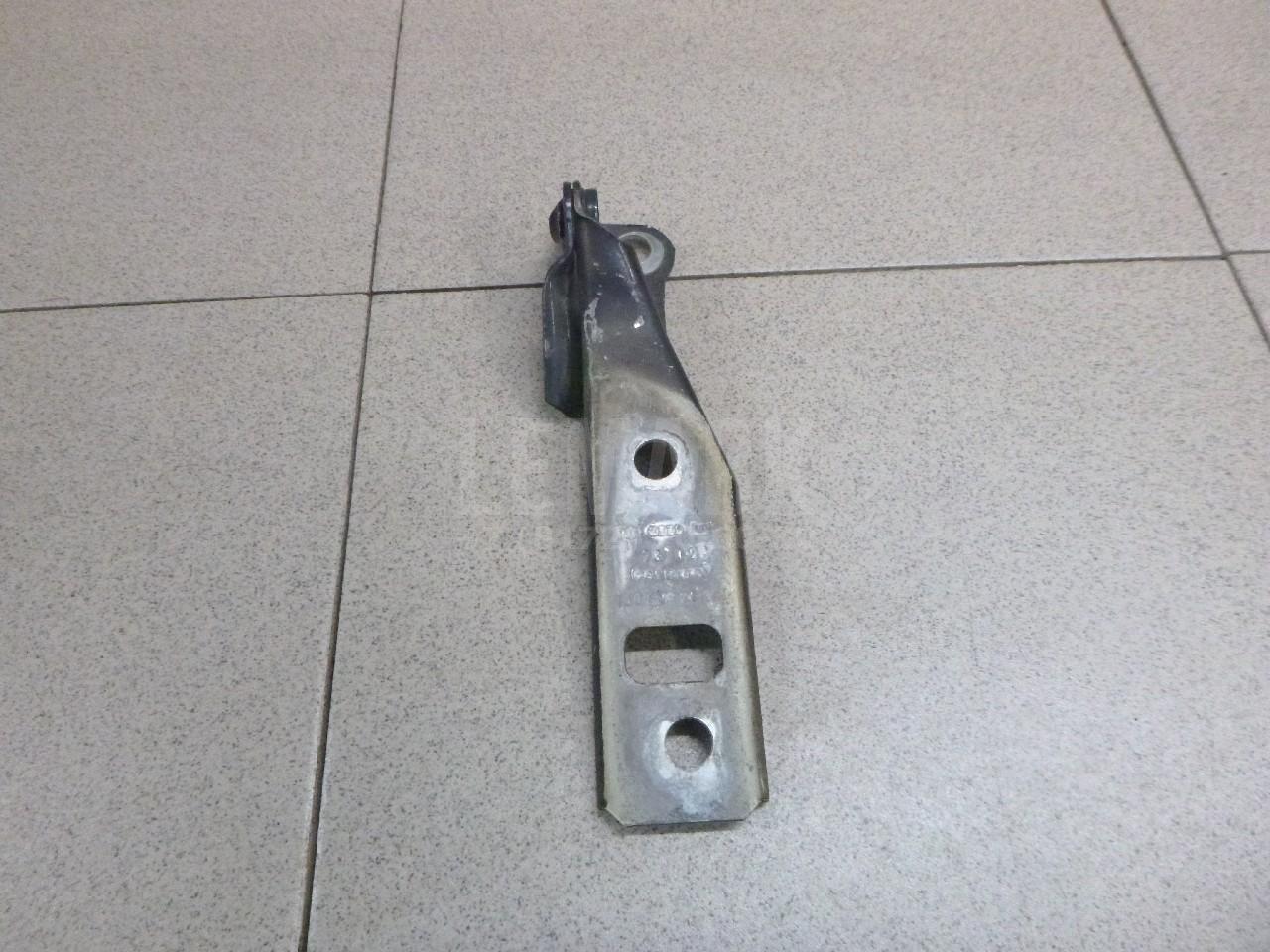 Петля капота правая 1J0823302 VAG