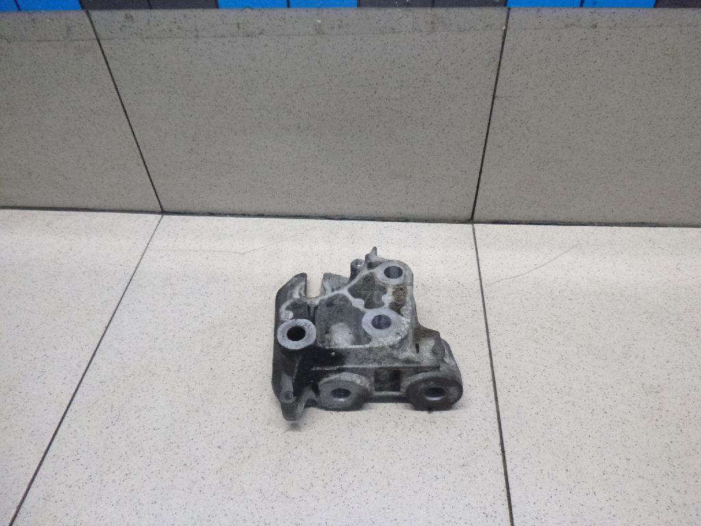 Кронштейн двигателя правый 1367040 Ford