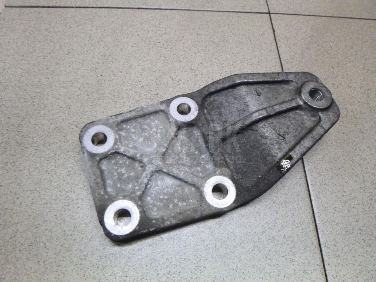 Кронштейн редуктора 5239142140 Toyota