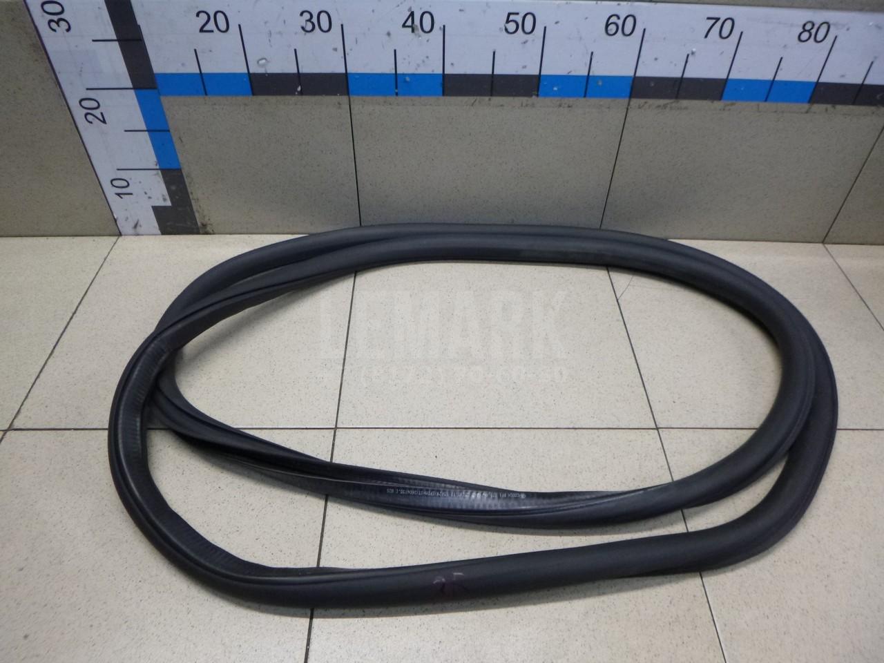 Уплотнитель двери 3T5867367A VAG