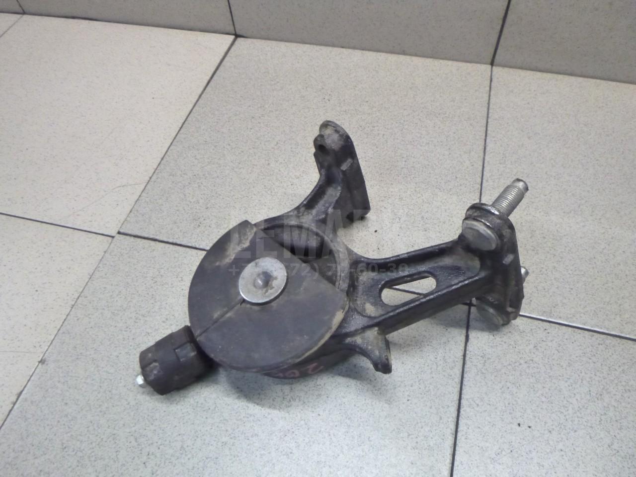 Опора двигателя задняя 1237126060 Toyota