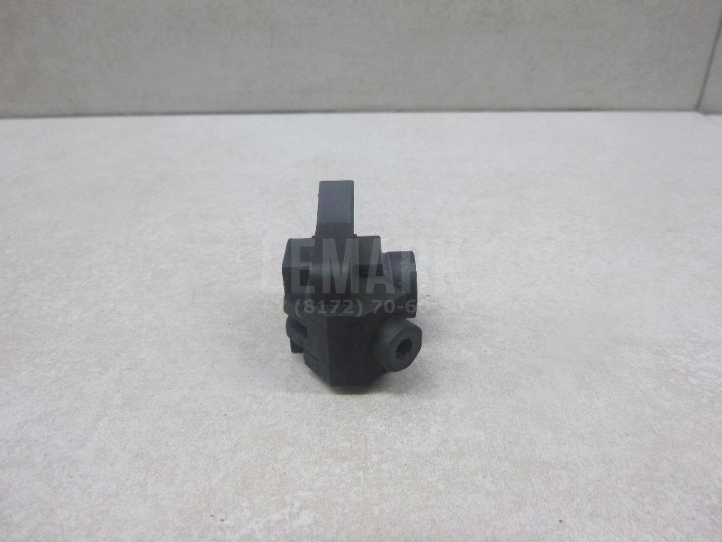 Крепеж 1372016 Ford