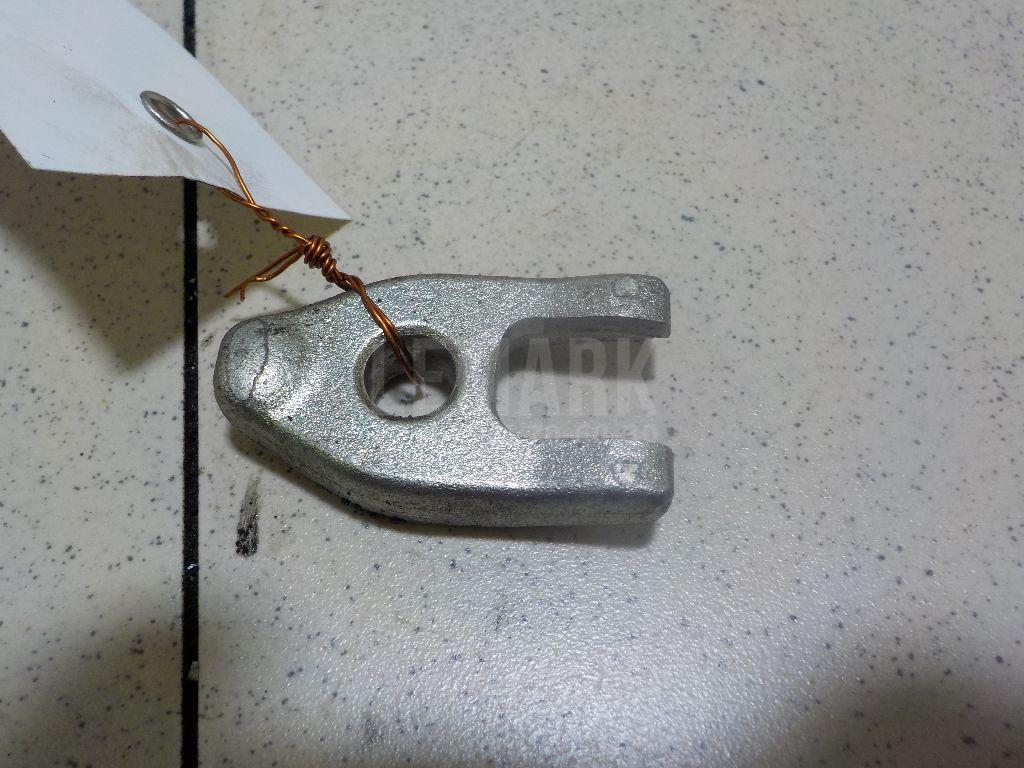 Кронштейн форсунки 1661000Q0A Nissan