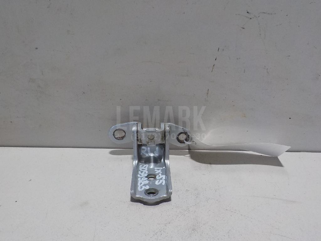 Петля двери задней левой нижняя 793502B020 Hyundai-Kia