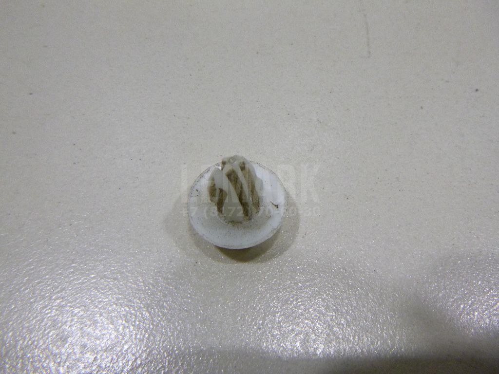 Крепеж (клоп) MU000504 Mitsubishi