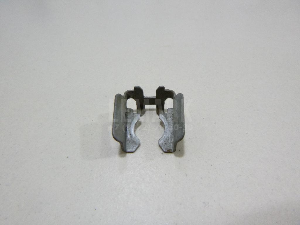 Кронштейн форсунки 175715L30A Nissan