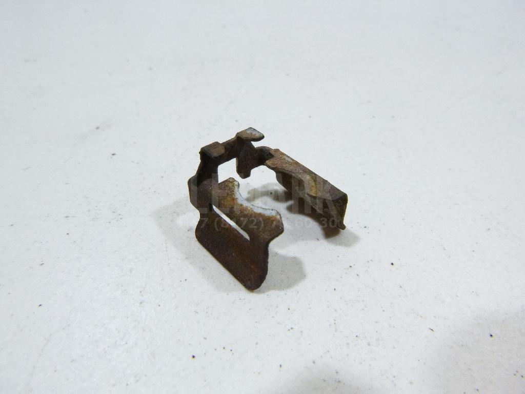 Кронштейн форсунки 175715L30A Nissan