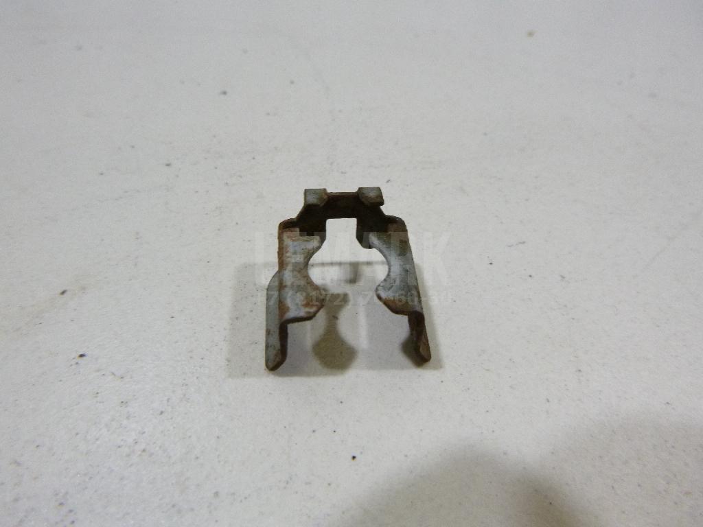 Кронштейн форсунки 175715L30A Nissan