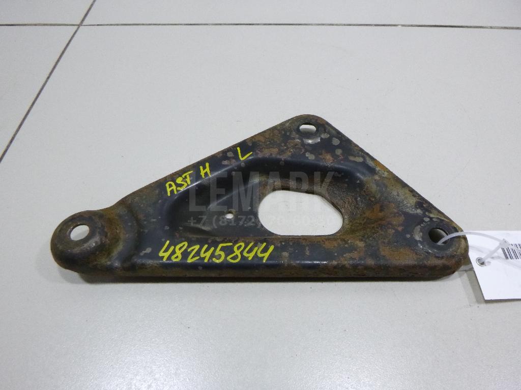 Кронштейн передней балки 302038 GM
