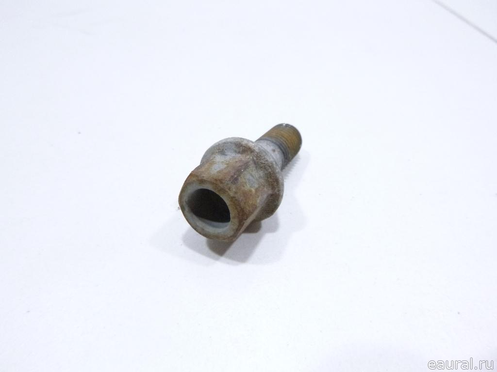 Болт колесный