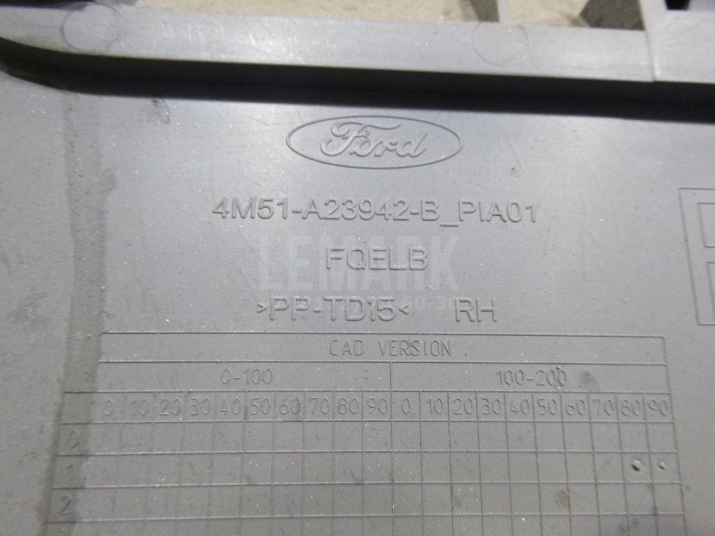 Обшивка двери передней правой для  Ford Focus II 2005-2008