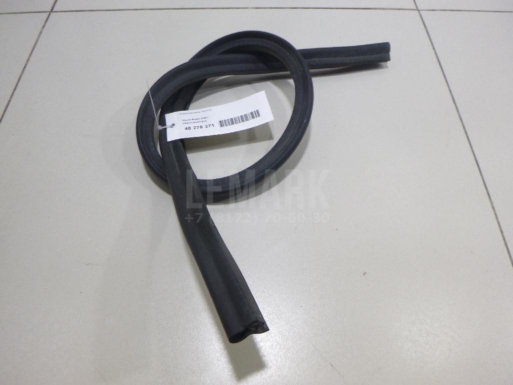 Уплотнитель капота 6V0823723A VAG