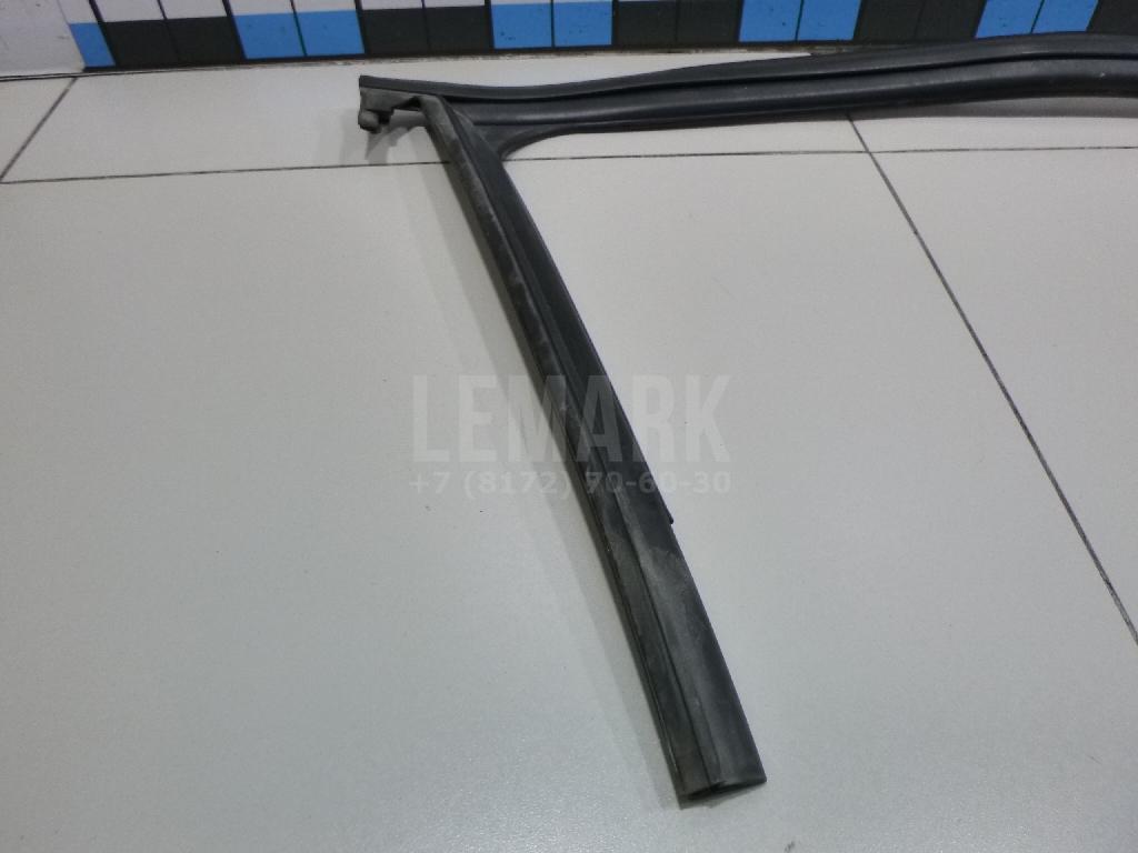 Уплотнитель стекла двери для  BMW X5 E70 2007-2013
