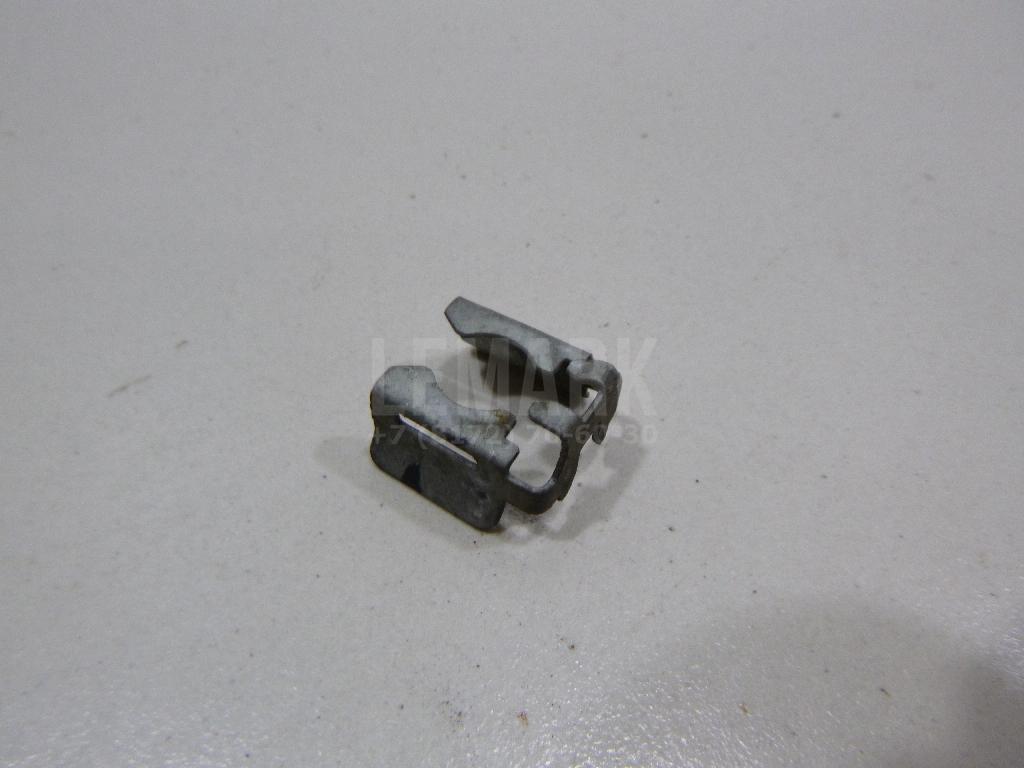 Кронштейн форсунки 175715L300 Nissan