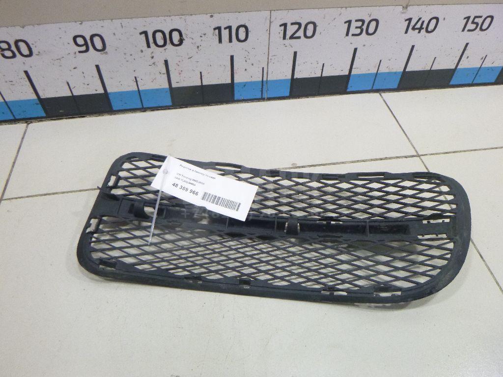 Решетка в бампер правая 7L6853666A VAG
