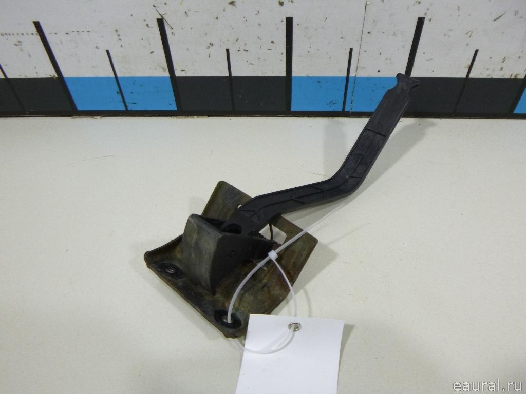 Замок капота