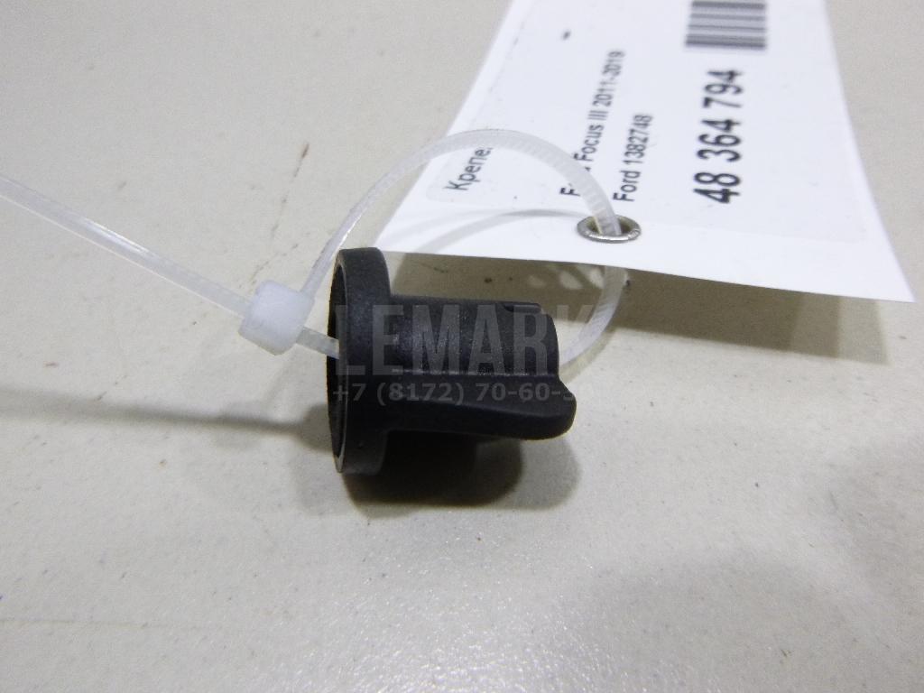 Крепеж 1382748 Ford