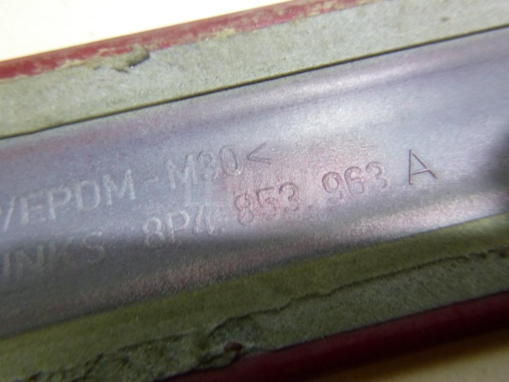 Молдинг задней левой двери для  Audi V8 1988-1994