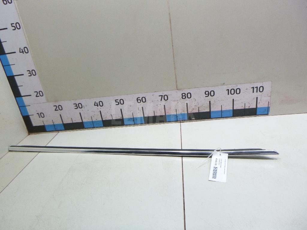 Накладка стекла переднего правого 3B08374767Z7 VAG