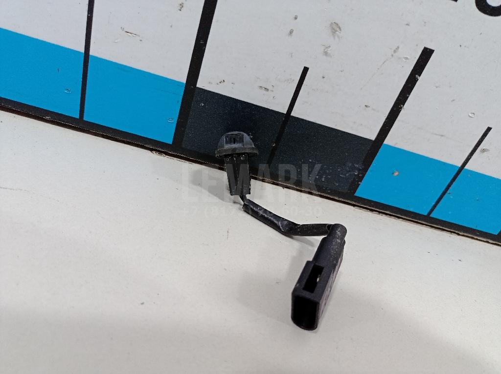 Форсунка омывателя лобового стекла 1708797 Ford