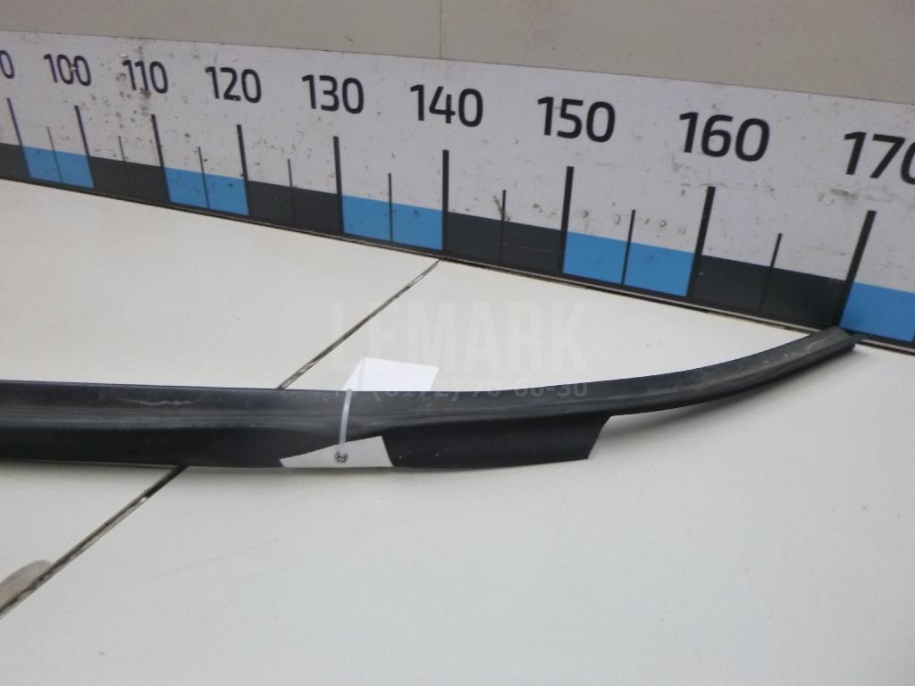 Уплотнитель капота