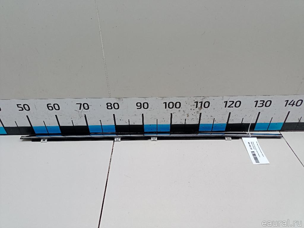 Накладка стекла переднего левого