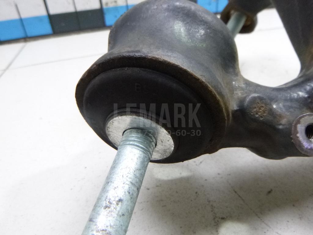 Кулак поворотный задний правый для  Audi V8 1988-1994