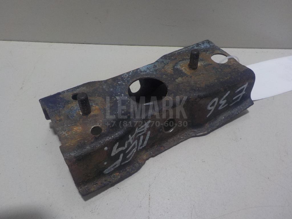 Кронштейн переднего бампера для  BMW X3 E83 2004-2010