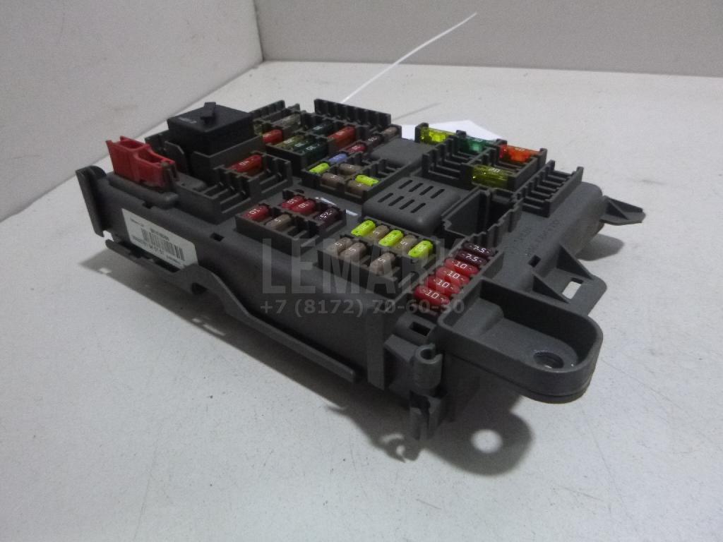 Блок предохранителей для  Audi V8 1988-1994