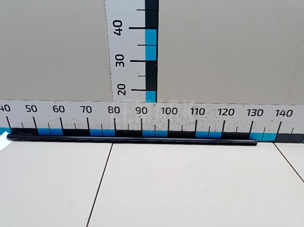 Накладка стекла переднего правого 80820JG000 Nissan