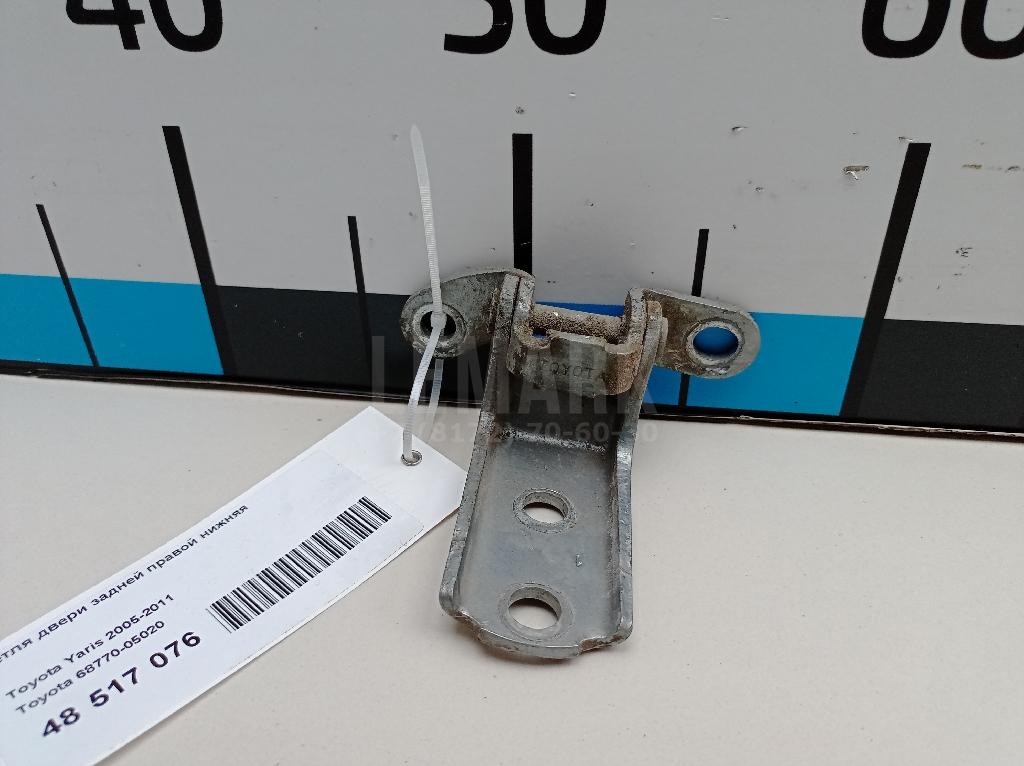 Петля двери задней правой нижняя 6877005020 Toyota