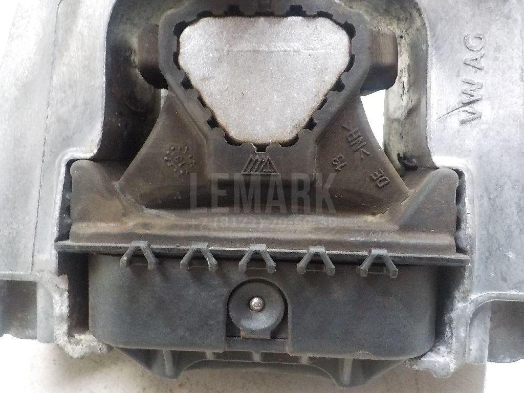 Опора двигателя правая для  Audi V8 1988-1994