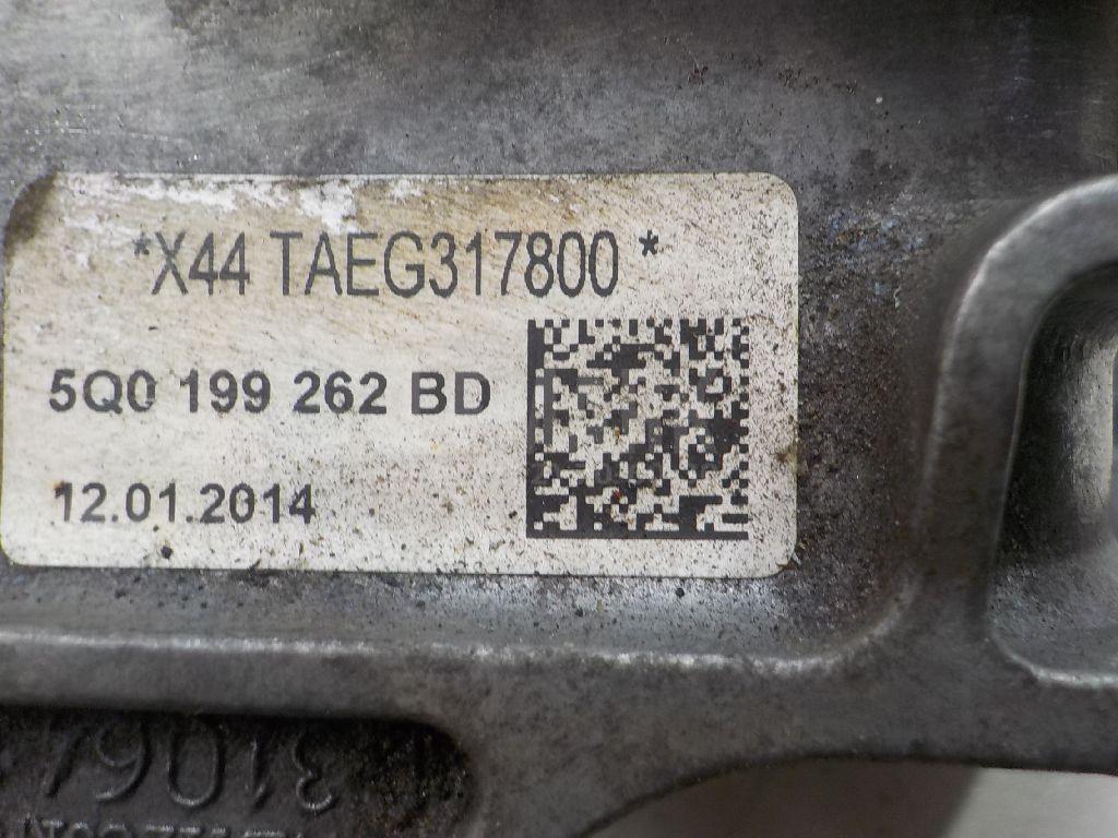 Опора двигателя правая для  Audi V8 1988-1994