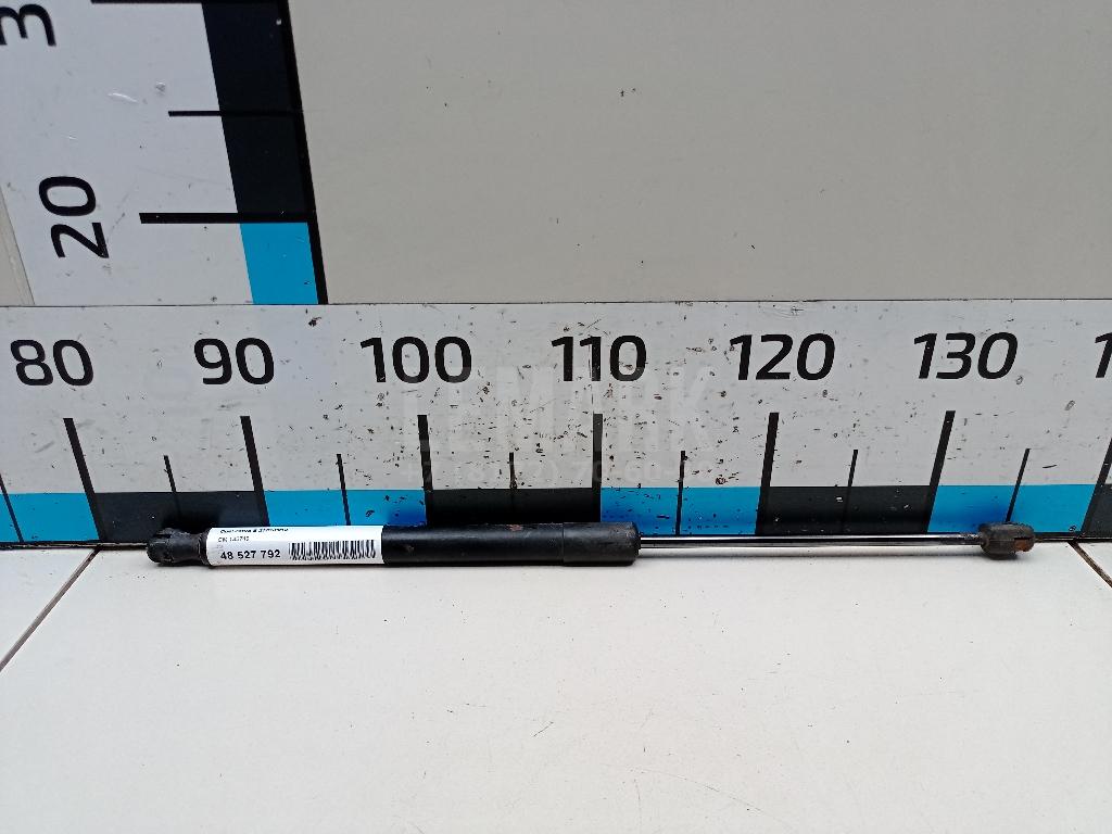 Амортизатор двери багажника 132749 GM